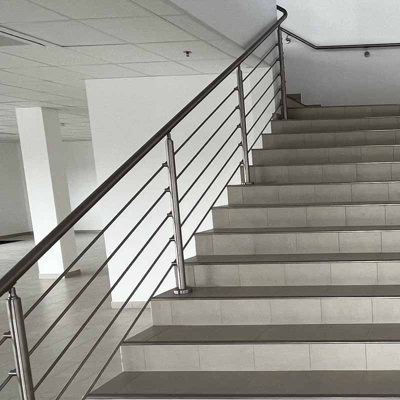 rambarde escalier interieur en inox a la francaise en inox brosse a cinq barres